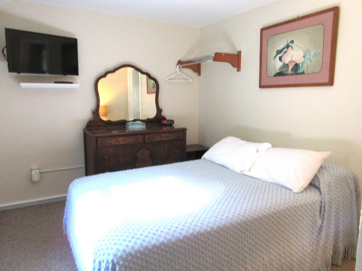 Mcgregor Inn Motel Wilton ภายนอก รูปภาพ
