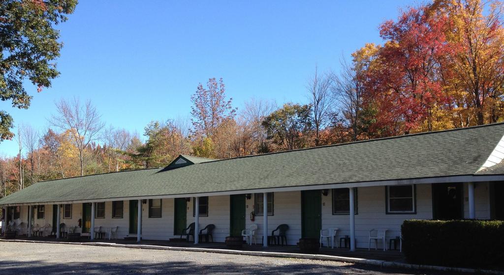 Mcgregor Inn Motel Wilton ภายนอก รูปภาพ