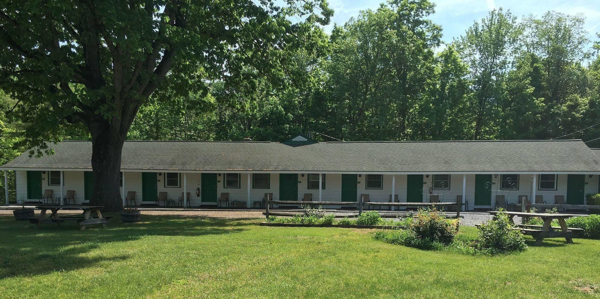 Mcgregor Inn Motel Wilton ภายนอก รูปภาพ