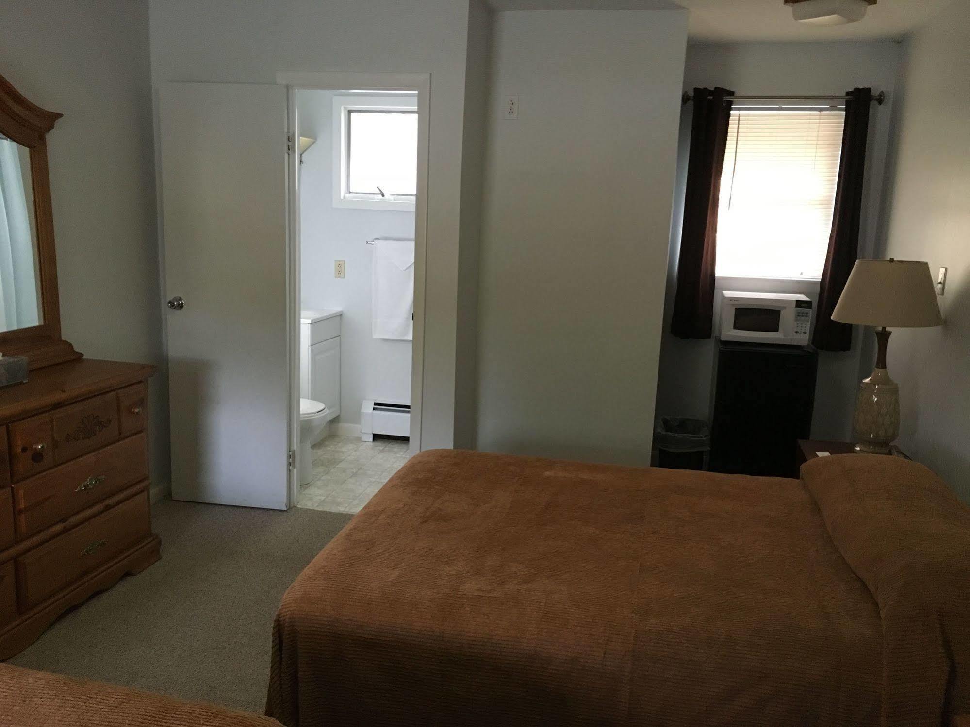 Mcgregor Inn Motel Wilton ภายนอก รูปภาพ