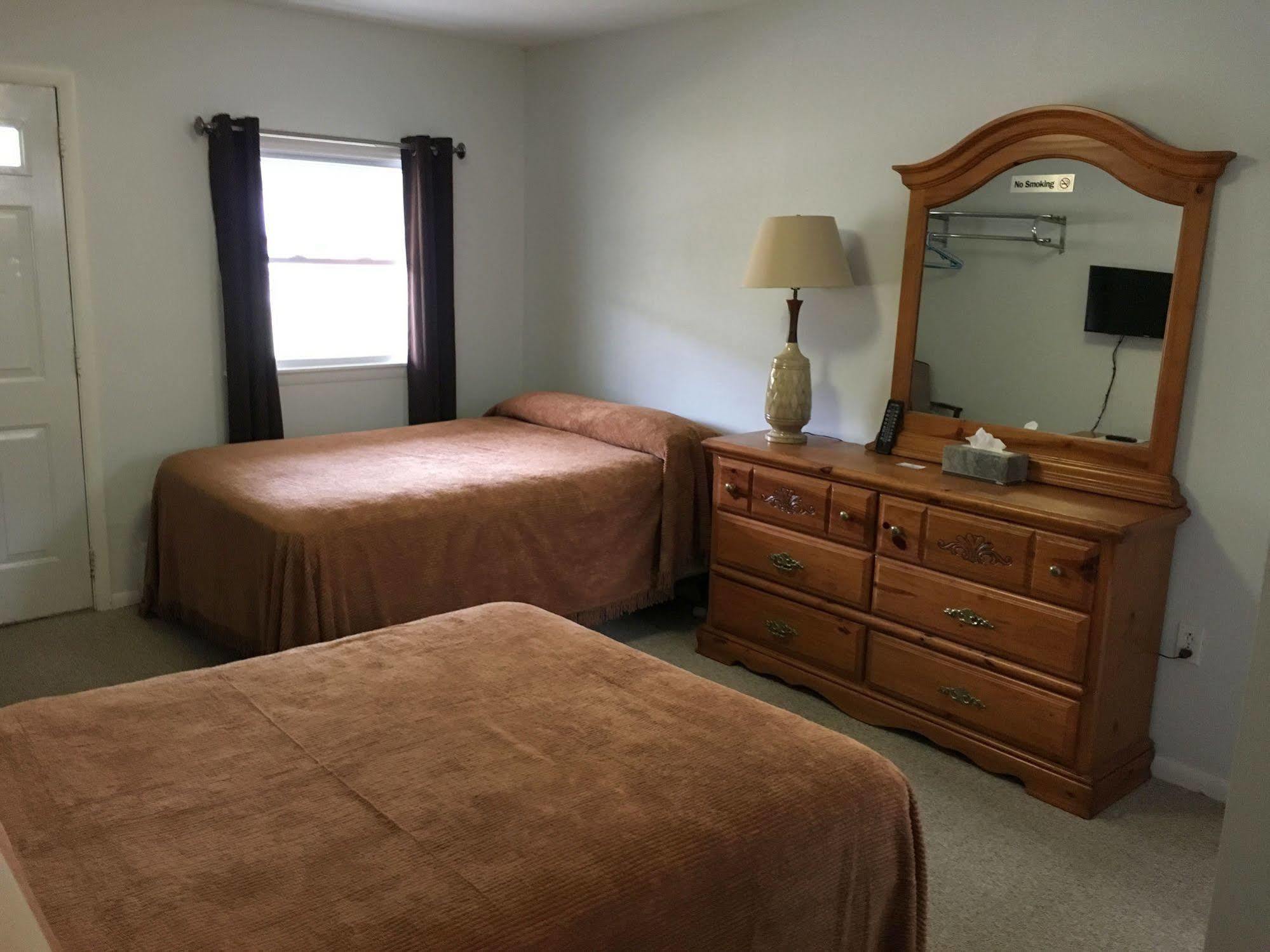 Mcgregor Inn Motel Wilton ภายนอก รูปภาพ