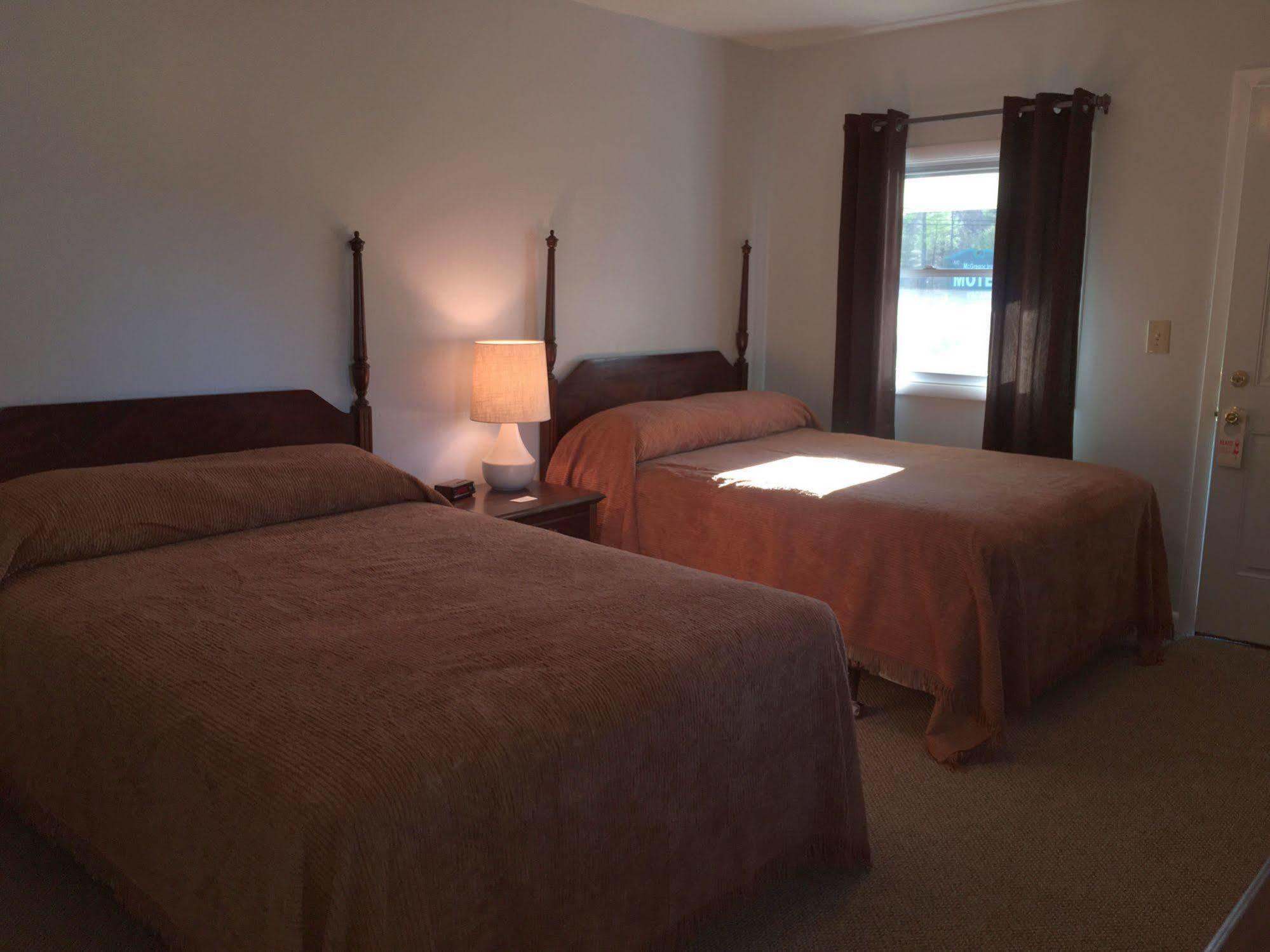 Mcgregor Inn Motel Wilton ภายนอก รูปภาพ